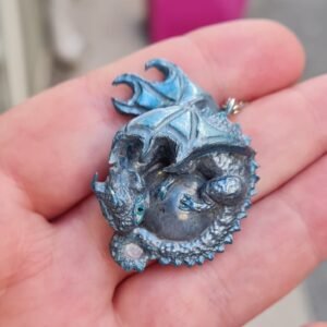 Dragon en pendentif, pierre de Labradorite